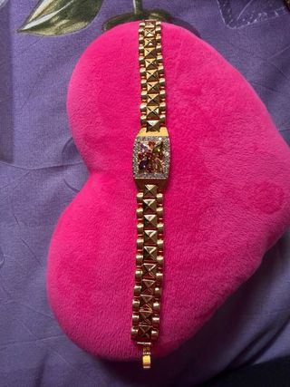 Pulsera dorada con piedras