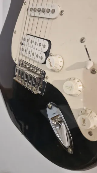 Guitarra Eléctrica Squier by Fender