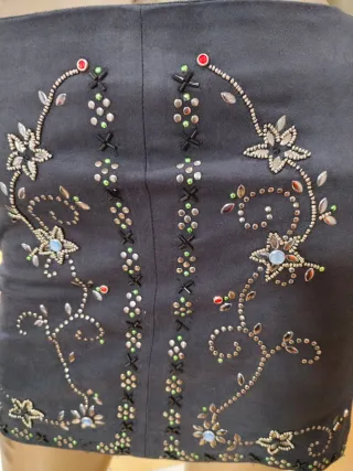 Falda terciopelo pedrería negra