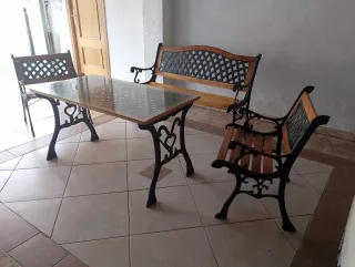 Conjunto jardín forja y madera