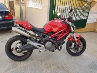 Ducati Monster 696