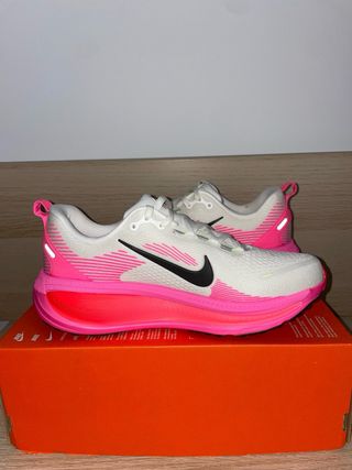 Nike ZoomX Vomero 18 ‘Sail Hyper Pink’
