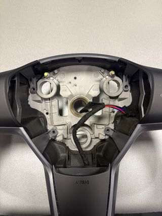 Volante Yugo Tesla Model 3