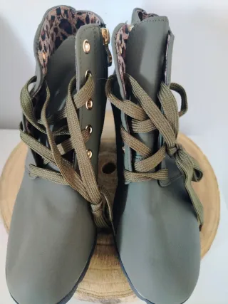 Botines nuevos verde militar número 38