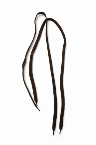 Cordones planos trenzados marrones