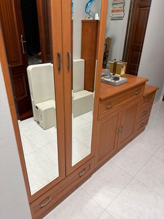 Recibidor entrada madera y cristal