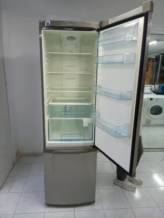 NEVERA Marca ELECTROLUX Acero Inoxidable