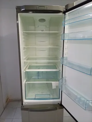 NEVERA Marca ELECTROLUX Acero Inoxidable