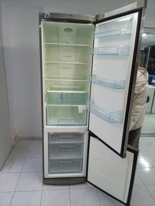 NEVERA Marca ELECTROLUX Acero Inoxidable