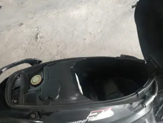 Peugeot Tweet 125 RS Scooter Negra