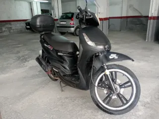 Peugeot Tweet 125 RS Scooter Negra