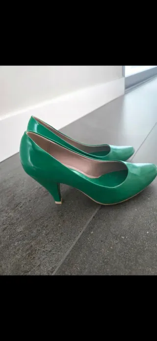 Tacones verdes chica