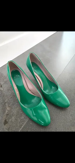 Tacones verdes chica