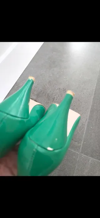 Tacones verdes chica