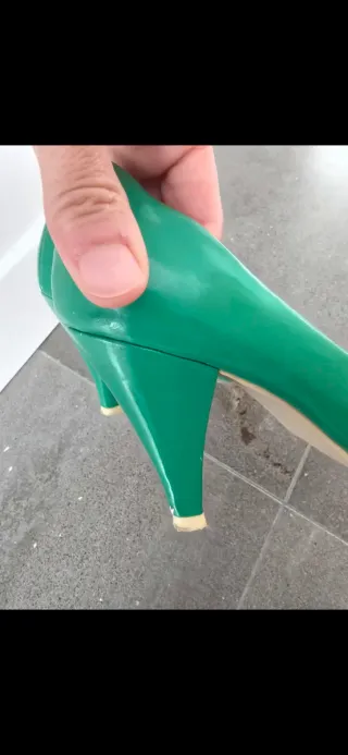 Tacones verdes chica