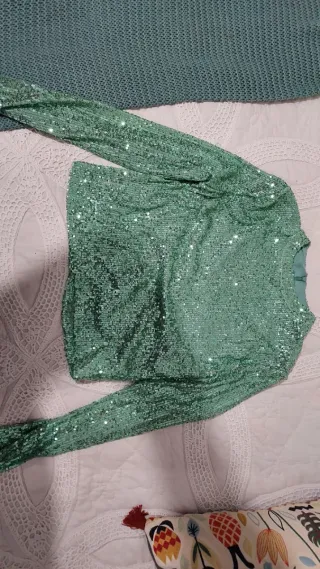 Top lentejuelas verde manga larga