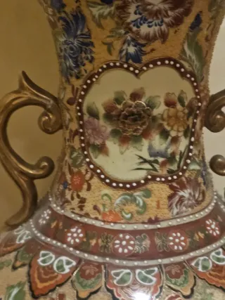 Jarrón de cerámica y porcelana