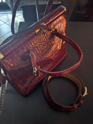 Borsa in pelle bordeaux effetto coccodrillo