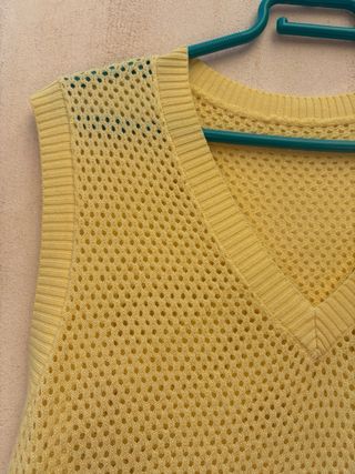 Chaleco de punto amarillo