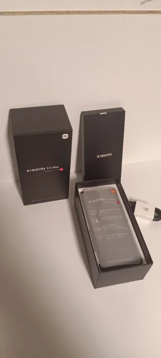 Xiaomi 13 Pro + Protector Pantalla y 2 Fundas