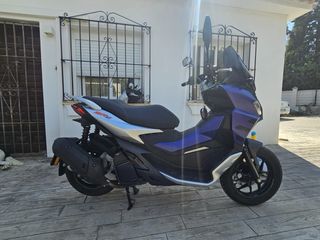 Aprilia SR GT 125 Azul