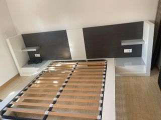 Letto matrimoniale con testiera e comodini