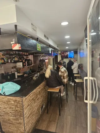 Traspaso Bar en funcionamiento Totalmente equipado