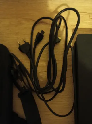 PS4 Slim 1TB + 2 Mandos + Estuche