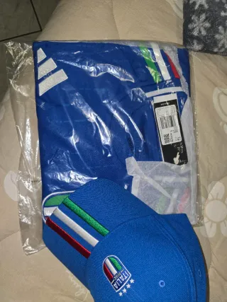 Maglia e cappellino Italia Adidas