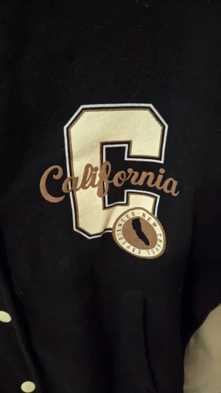 Chaqueta bomber Pull&Bear negra y blanca