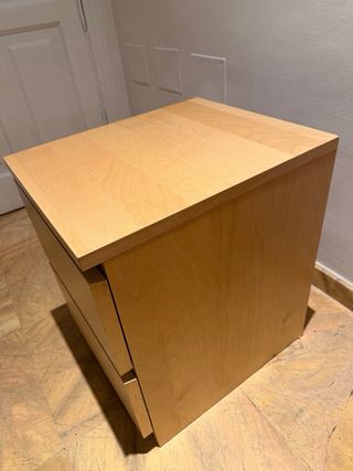 Cómoda de madera con 2 cajones