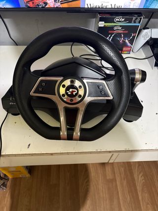 Volante Fanatec PS5 + Pedales Prácticamente nuevo