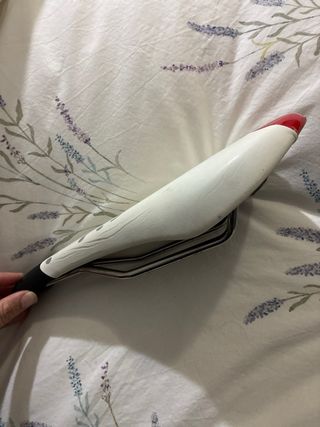 Sillín de bicicleta Fizik blanco y rojo