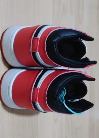 Zapatillas Jordan Mujer Rojas y Blancas