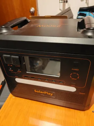 Estación de energía SolarPlay Q2402M averiada