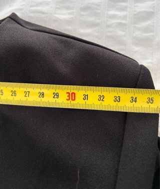 Conjunto negro crop top y falda con pedrería