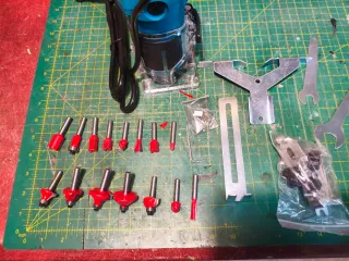 Fresadora de Taller con accesorios y set de 15 Fre