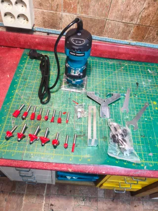 Fresadora de Taller con accesorios y set de 15 Fre