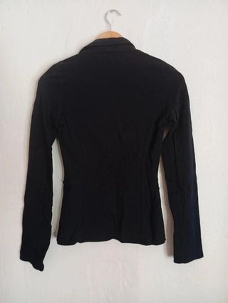 Americana elástica con hombreras azul marino