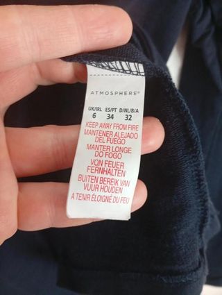 Americana elástica con hombreras azul marino