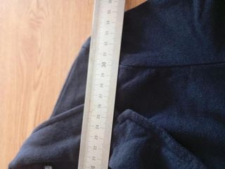 Americana elástica con hombreras azul marino