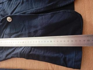 Americana elástica con hombreras azul marino