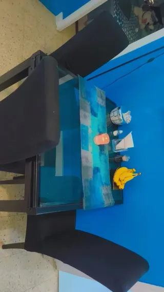 Mesa de comedor moderna con sillas