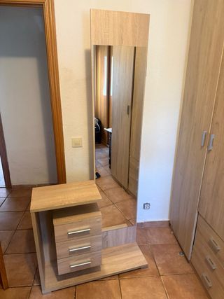 Recibidor con espejo y cajones