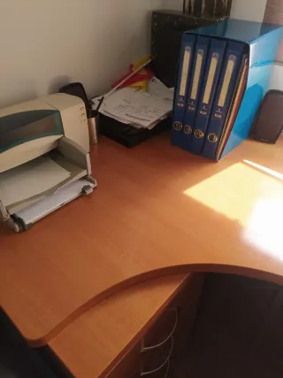 Escritorio esquinero madera, con cajonera