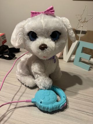 Perro de peluche interactivo con correa