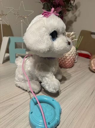 Perro de peluche interactivo con correa