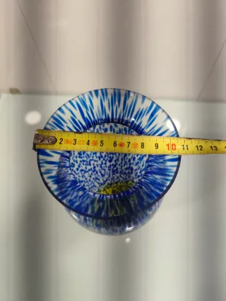 Jarrón de cristal azul y amarillo