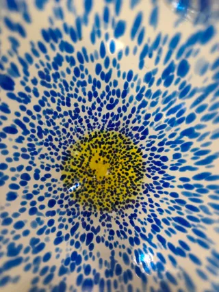 Jarrón de cristal azul y amarillo