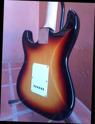 Guitarra Eléctrica SX Sunburst Usada